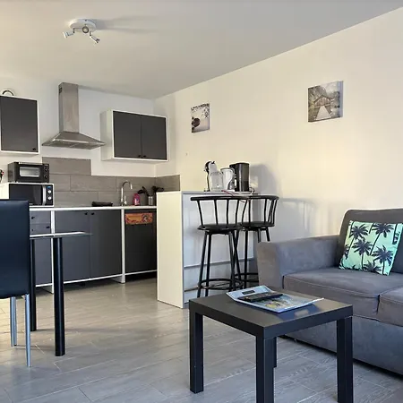 La Brise Marine Rdc Maison Cour Fermee Parking Et Terrasse A 800 M Omaha Avec Table De Ping Pong Proche Port En Bessin Dom wakacyjny Vierville-sur-Mer