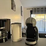 Дом отдыха La Brise Marine Rdc Maison Cour Fermee Parking Et Terrasse A 800 M Omaha Avec Table De Ping Pong Proche Port En Bessin *