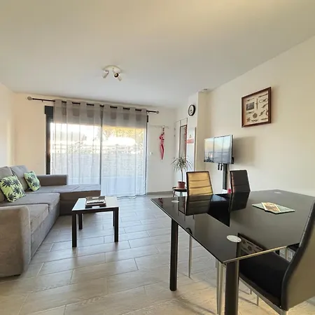 La Brise Marine Rdc Maison Cour Fermee Parking Et Terrasse A 800 M Omaha Avec Table De Ping Pong Proche Port En Bessin Feriehus