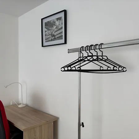 Feriehus La Brise Marine Rdc Maison Cour Fermee Parking Et Terrasse A 800 M Omaha Avec Table De Ping Pong Proche Port En Bessin