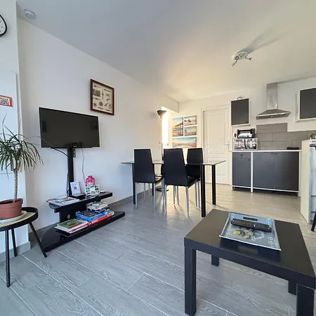 La Brise Marine Rdc Maison Cour Fermee Parking Et Terrasse A 800 M Omaha Avec Table De Ping Pong Proche Port En Bessin