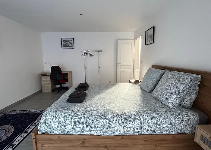 La Brise Marine Rdc Maison Cour Fermee Parking Et Terrasse A 800 M Omaha Avec Table De Ping Pong Proche Port En Bessin *